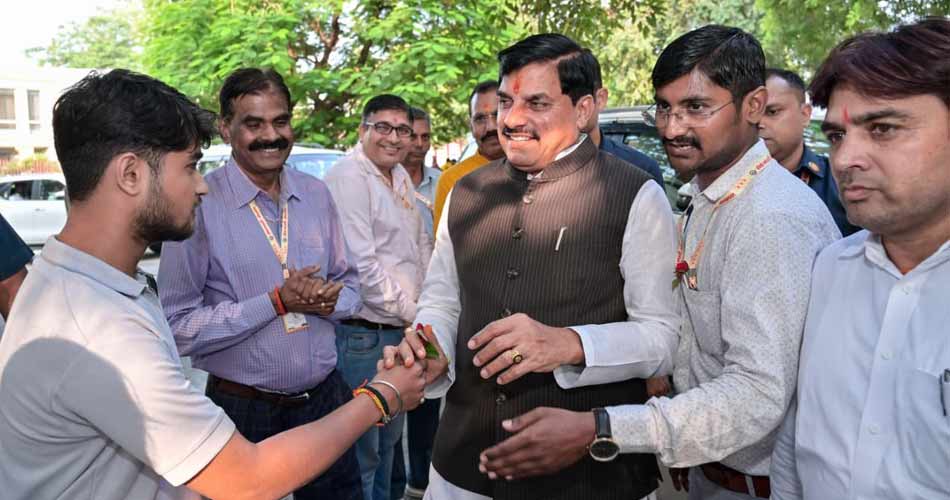 मुख्यमंत्री डॉ. यादव सेवा भारती के सेवा कार्यों से हुए अवगत